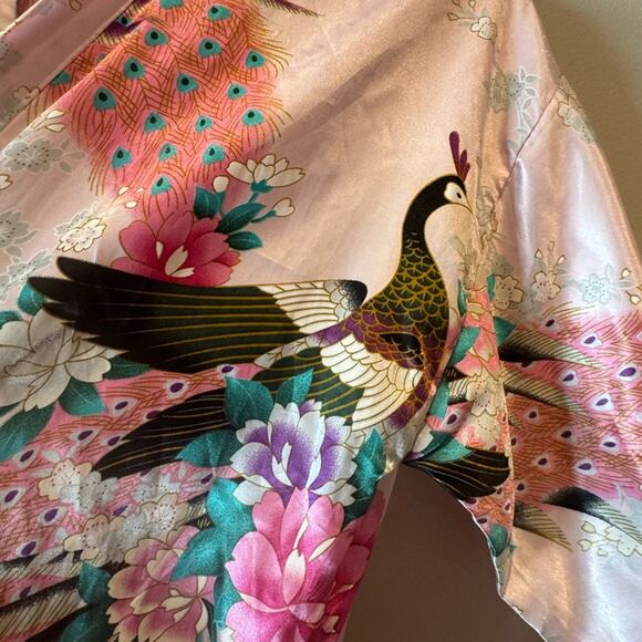 Zhongshan Sang Gorgeous Pink with Cranes Satin Kimono w/ belt- One Size - Picture 3 of 6